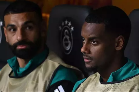 تدخل من إيزاك ورد فعل صلاح.. كواليس تدريبات ليفربول قبل موقعة مانشستر سيتي (صور)